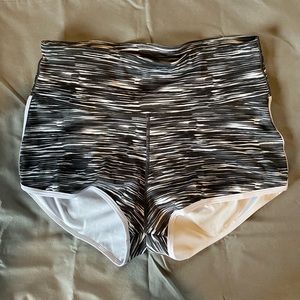 Women’s Medium Booty Defining Grey & White Shorts
